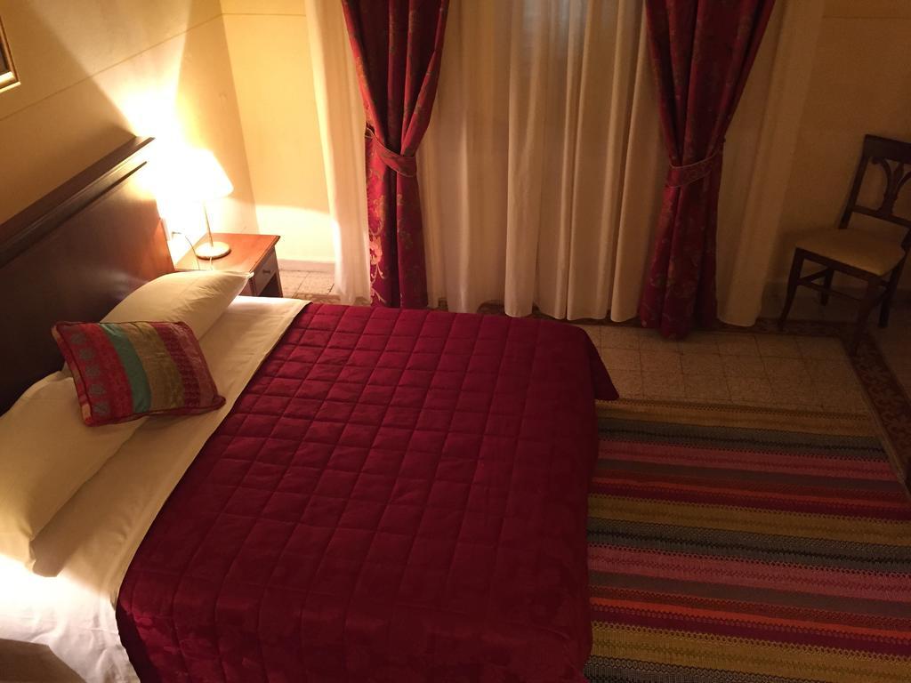 Astrid Hotel Florence Bilik gambar